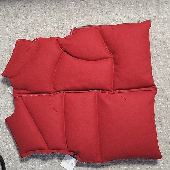 AIREISSENSE Exclusive Red Padded Vest - Picture 5 of 6